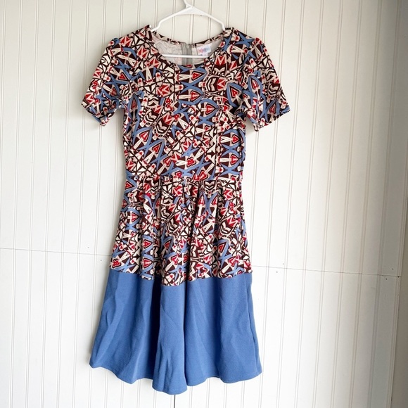 LuLaRoe Dresses & Skirts - LuLaRoe Size S Blue Brown Geometric Print Short Sleeve Pleated Amelia Dress